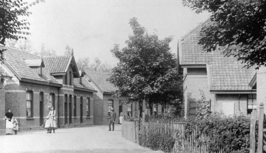 Een straat in het Agnetapark met arbeidershuizen. Rond 1900
