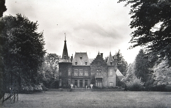 Na in 1881 het landgoed gekocht te hebben liet J.R. Wellenberg er in 1883 een kasteel op bouwen dat tot 1952 het landschap sierde.