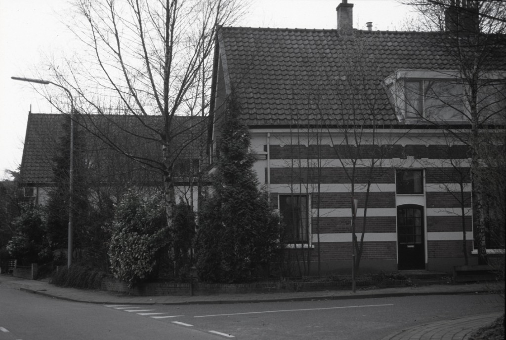 Paul Krugerstraat 50 op de hoek van de Steijnweg. Foto begin jaren `90.