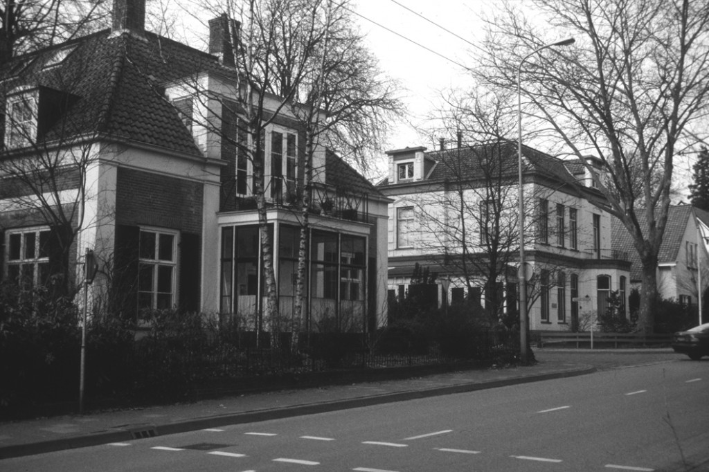 De villa op Paul Krugerstraat 2, "Multatuli", met een enigszins veranderde voorpui weer in volle glorie. Foto rond 1995.