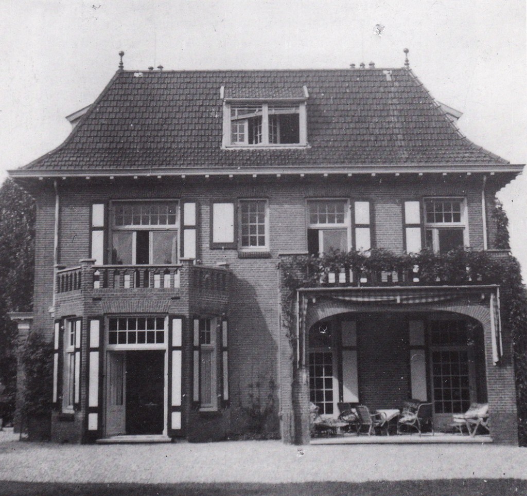 Oostzijde van Huize "Ommershof". Foto rond 1935