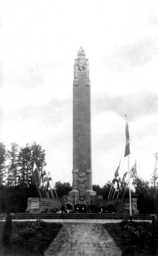 Het Airborne monument aan de Hartensteinlaan te Oosterbeek