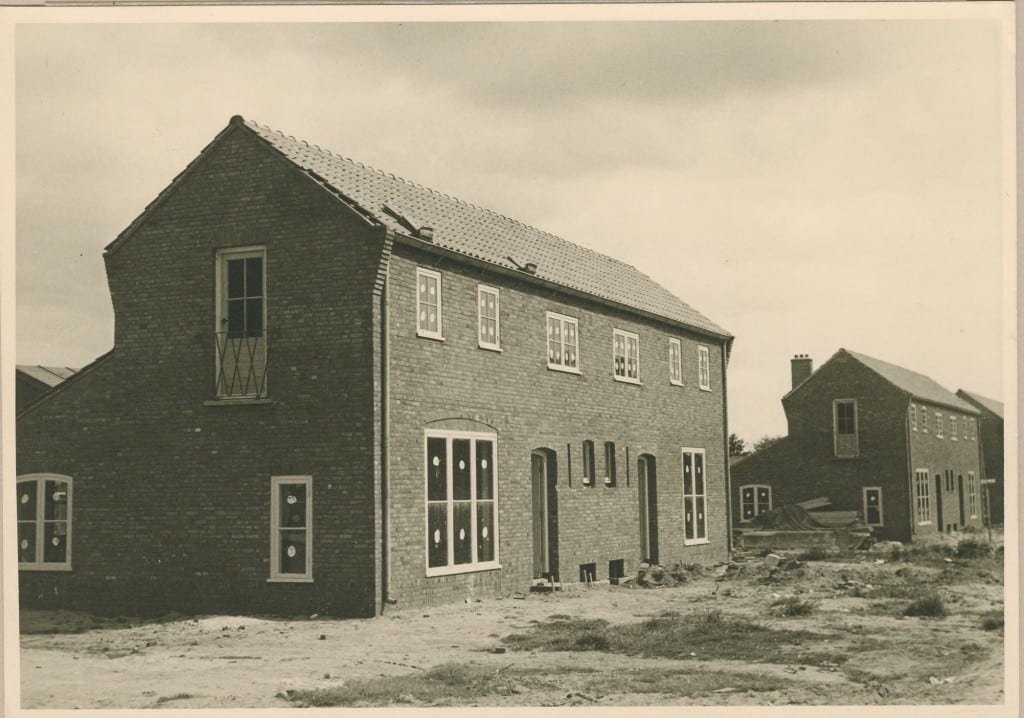 Nieuwbouw aan de Oranjeweg te Oosterbeek in de jaren ` 50 van de vorige eeuw.