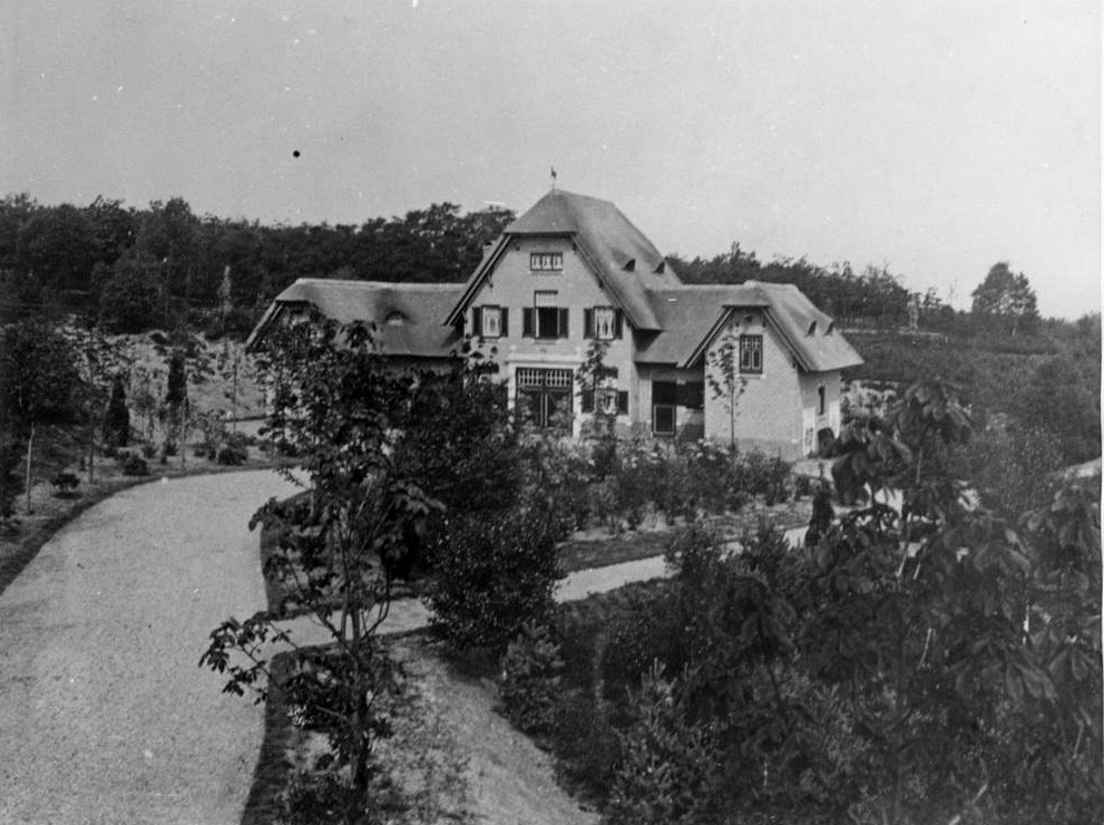 De koetsierswoning/ koetshuis van de villa "Dreijerheide".