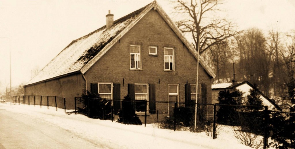 Zuidgevel van de boerderij van de kolenhandelaar H.A. van Lingen.
