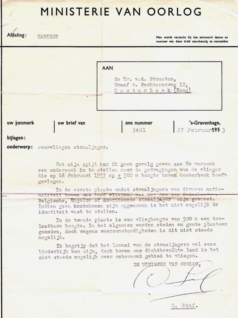 Van der Straaten zoekt vaker zijn recht en schrijft in 1953 aan de minister van Oorlog Staf, waarin hij klaagt over vliegtuigoverlast boven zijn hotel.