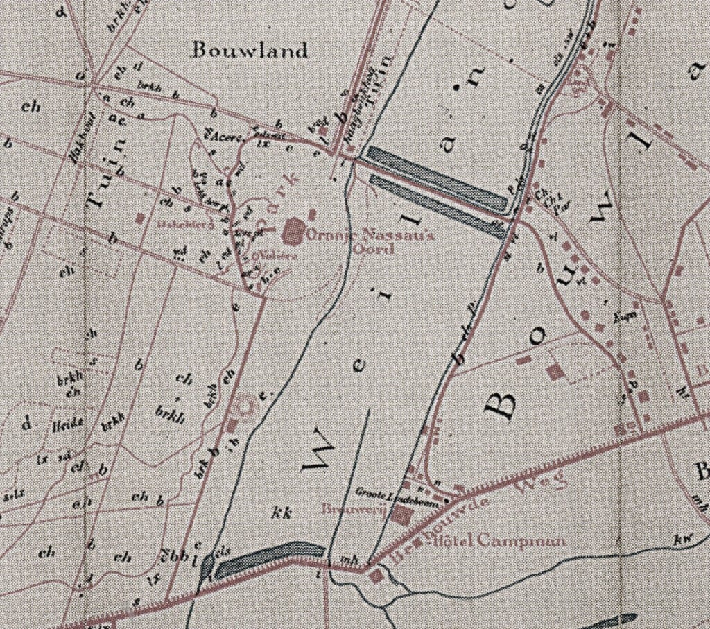 De volière, de visvijver en de waterval bevonden zich op de plek in de beek onder het woord "Oranje". De visvijver staat op de kaart van 1891 van Bos niet aangegeven ofschoon deze vijver rond 1882 werd aangelegd als onderdeel van het tuinontwerp van L. Zocher.